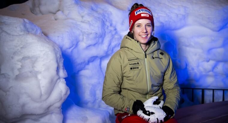 Une paire de ski dédicacés – Camille Rast