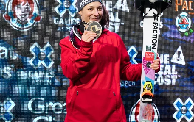 Paire de ski signés – Sarah Hoefflin